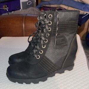 Sorel Lexie wedge boots size US 10